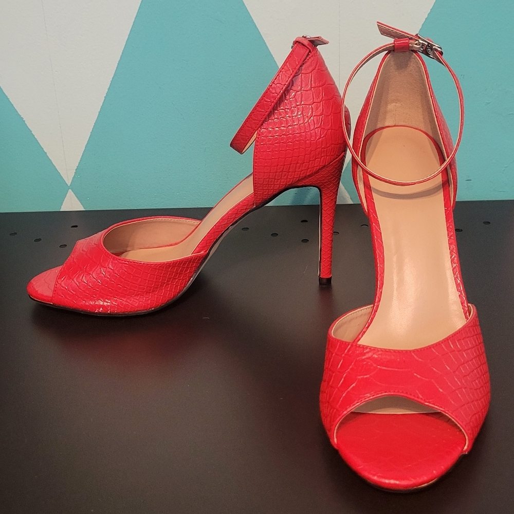 Source Unknown Vibrant Red Croc-Embossed Heels